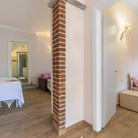 Little Mermaid Of Stresa: Pet Friendly, Walk To Center - Happy Rentals Stresa