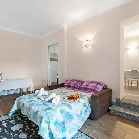 Little Mermaid Of Stresa - Happy Rentals *