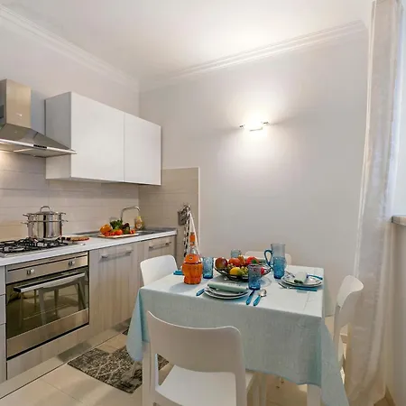 Apartman Little Mermaid Of Stresa: Pet Friendly, Walk To Center - Happy Rentals