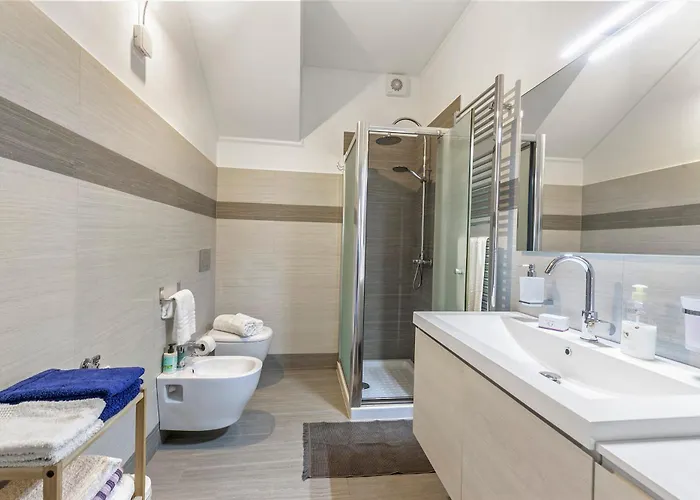 Apartment Little Mermaid Of Stresa Pet Friendly- Happy Rentals